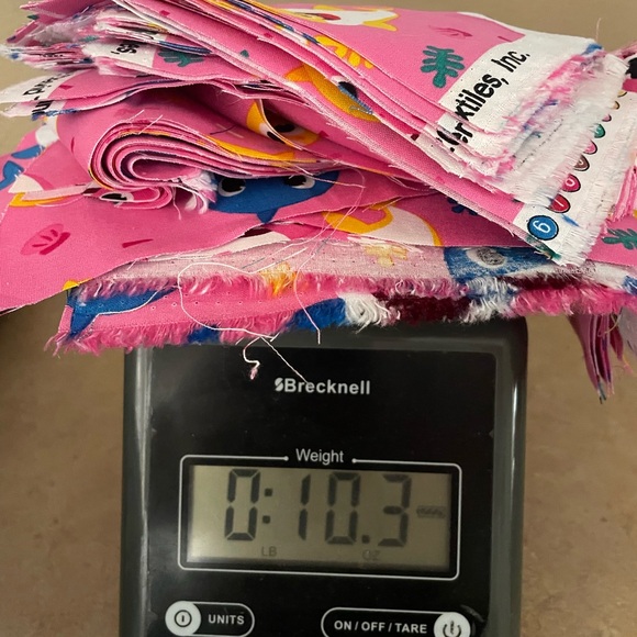 Baby Shark Cotton fabric scraps - Picture 4 of 11